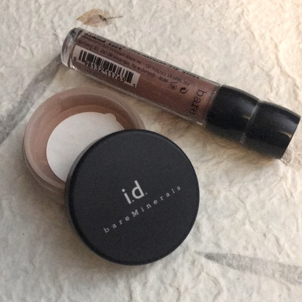Duo:R.S.V.P blush & BareMinerals lipgloss almond tart.